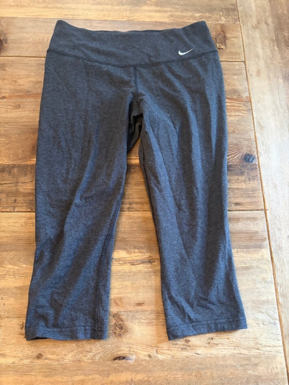 Nike Dri-FIT Women's M Charcoal Gray Capri Leggings